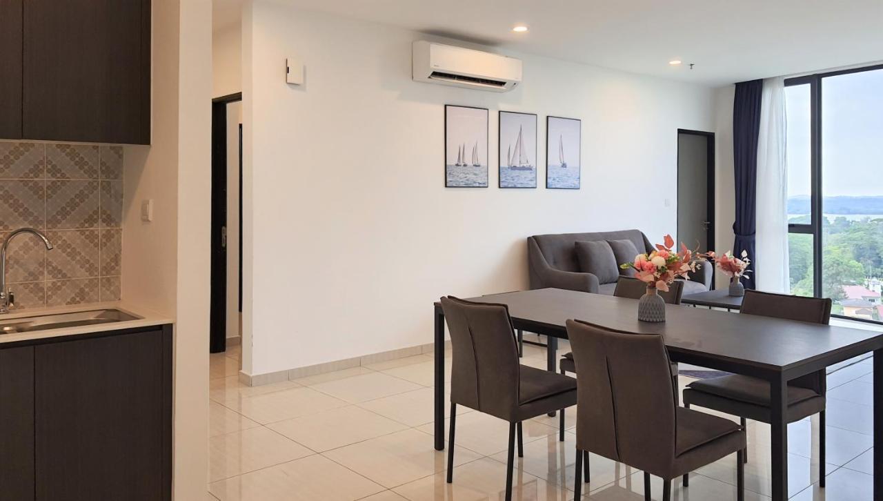 Ramada Suites By Wyndham The Straits Johor Bahru Exterior foto